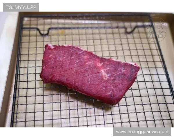 哈兰德冰箱里塞满牛排，训练完直接啃生肉？