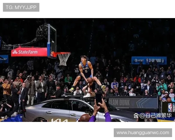 文班亚马挡拆制造错位 高效得分但组织不及约基奇