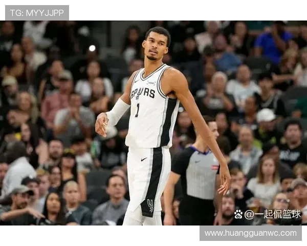 维克托·文班亚马内线单打效率提升显著拉开与传统中锋差距